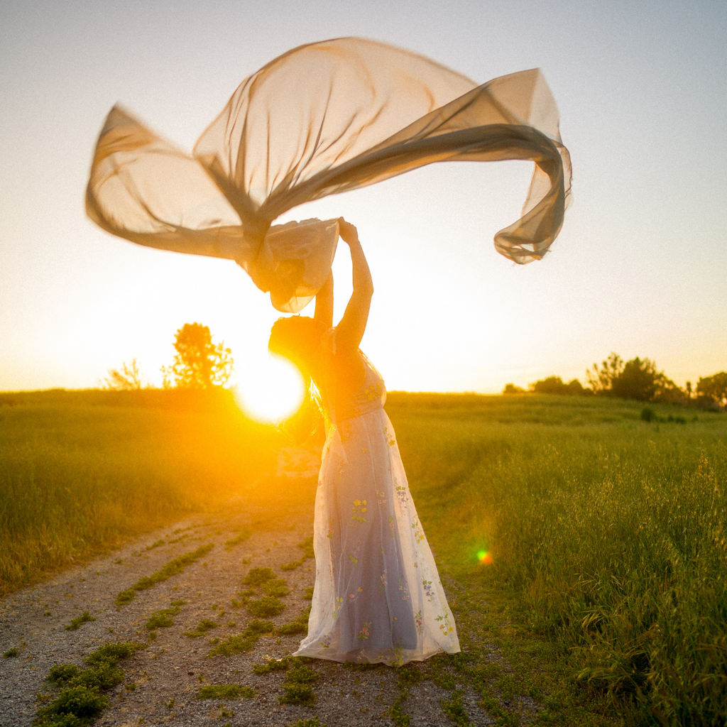 Windproof and Wind-Resistant Fabric Benefits for Wedding Umbrellas: Why Every Bride Needs One